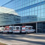 Fachada de hospital moderno em São Paulo, Brasil, local de procedimentos médicos para tratar soluços persistentes.