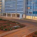 Hospital público em Goiás com sinais de investimento e crise em saúde mental.