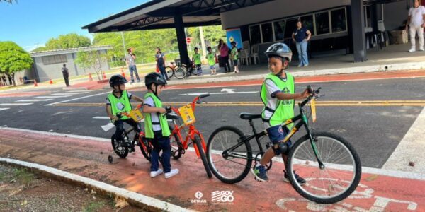 Mini Cidade do Detran tem pista totalmente equipada com recursos que simulam as condições reais de circulação (Foto: Detran Goiás)