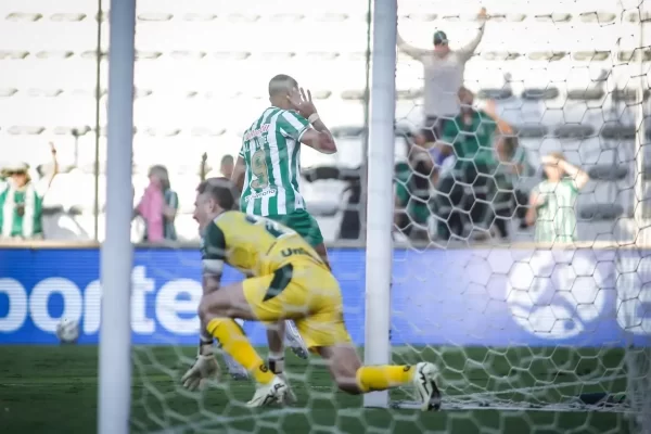 Alan Kardec fez um do gols na vitória do Juventude (Foto - Fernando Alves)
