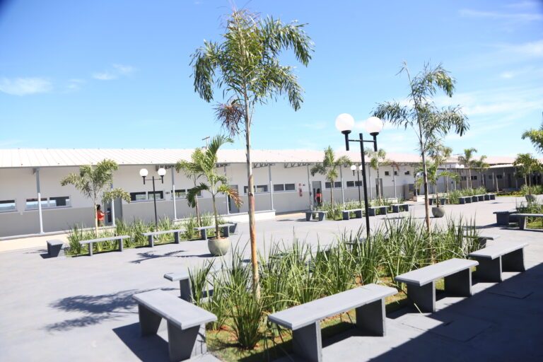 Primeira escola estadual em sistema modular da rede pública goiana foi entregue em Cidade Ocidental (Foto: Seduc)