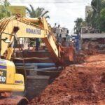 Na vistoria desta sexta (12), o prefeito Leandro Vilela e o secretário Alfredo Soubihe conferiram em detalhes a evolução das obras – Foto: Divulgação/Secom Aparecida