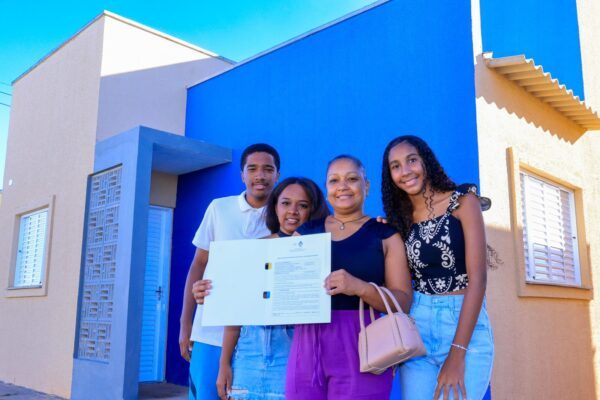 Novas moradias garantem fim do aluguel para beneficiados pelo programa Pra Ter Onde Morar; investimento nos dois municípios soma R$ 13,3 milhões (Foto: Júnior Guimarães e Remisson Sales)