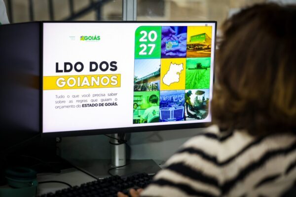 Publicação “LDO dos Goianos” utiliza exemplos do cotidiano e linguagem didática para aproximar a população do planejamento e do orçamento público estadual (Foto: Economia)