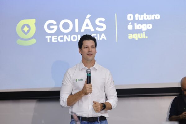 Daniel Vilela sanciona leis que criam a GOtech e o Pequi Bank, iniciativas voltadas à transformação digital, inovação e ampliação dos serviços públicos em Goiás (Foto: André Saddi)