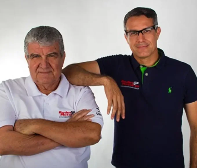 Fernando Campos ao lado do filho Alexandre Yee Campos que comunicou a perda - Foto portal Rodas & Motores