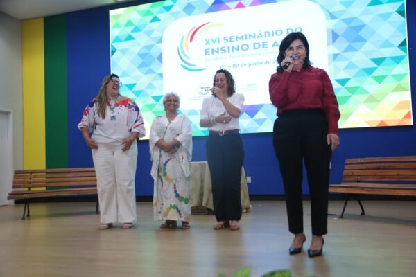 Programação tem palestras, exposições, apresentações culturais e atividades práticas relacionadas ao ensino artístico (Foto: Solimar Oliveira)