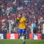 André Luís fez o gol da vitória do Vila Nova (Foto - Roberto Corrêa)