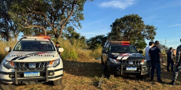 Seis pessoas foram presas em flagrante, pelos crimes de latrocínio, ocultação de cadáver, receptação, favorecimento pessoal e posse irregular de arma de fogo (Foto: PC)