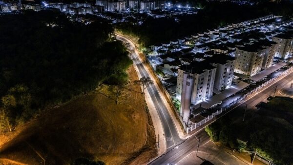 Imagem aérea mostra acesso iluminado no sentido Jardim Belo Horizonte-Serra Dourada 3 – Foto: Divulgação/Secom Aparecida