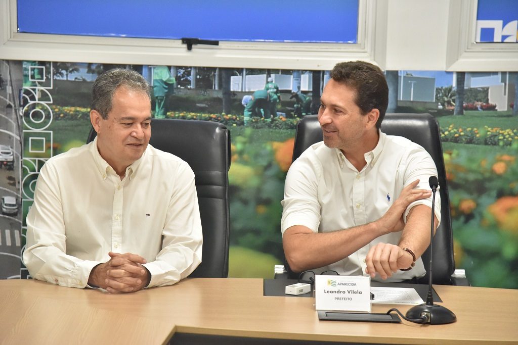 Prefeito Leandro Vilela enalteceu o profissionalismo de Márcio do Nascimento no Ministério Público: “uma pessoa acessível, um grande ser humano” – Foto: Jhonney Macena