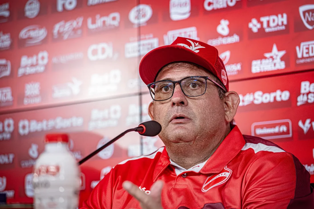 Técnico Guto Ferreira - Vila Nova (Foto - Roberto Corrêa)