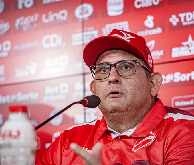 Técnico Guto Ferreira - Vila Nova (Foto - Roberto Corrêa)