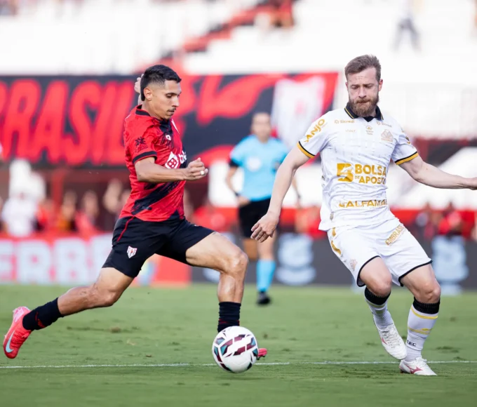 Geovany Soares diante do Criciúma no Accioly (Foto - Raphael Teixeira)
